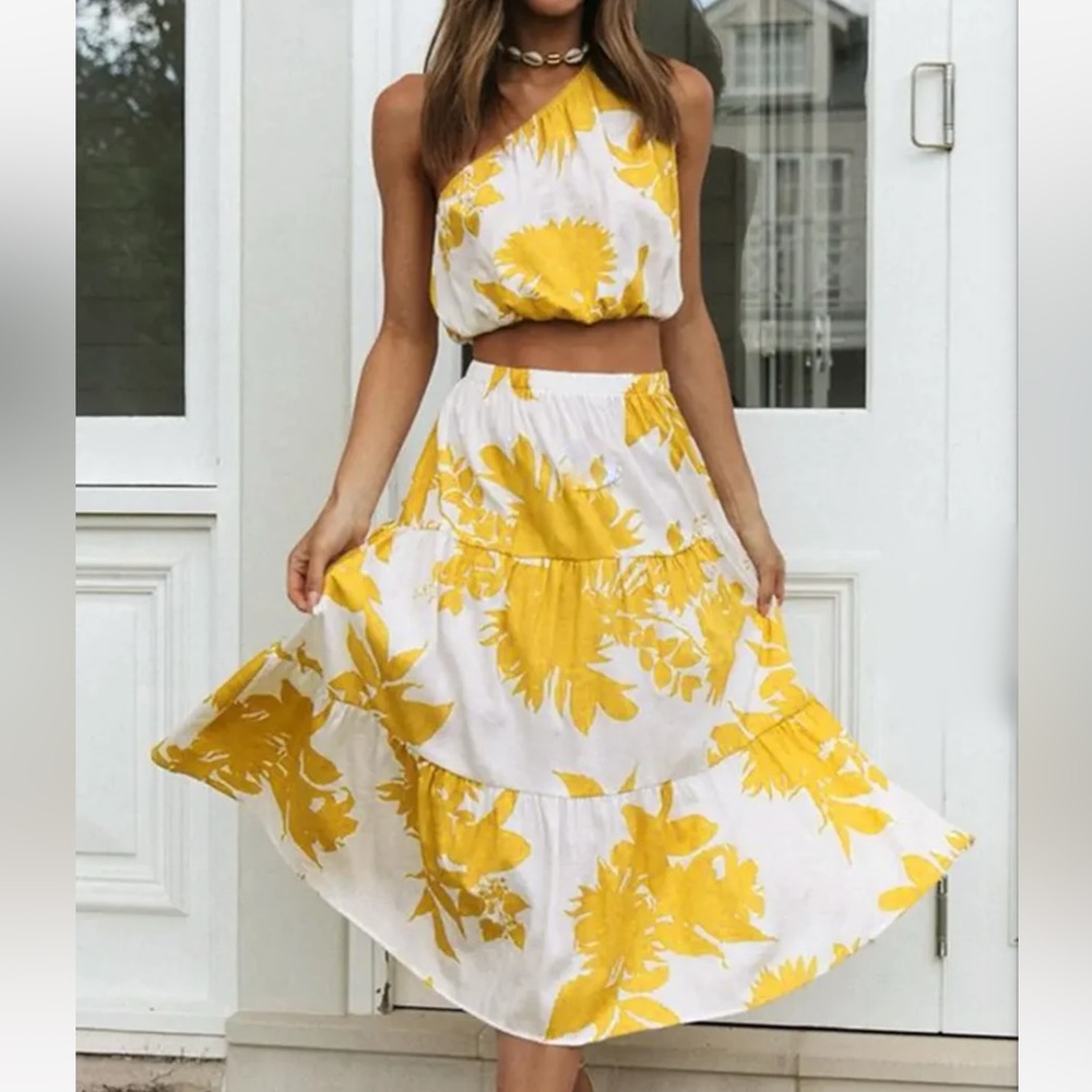 NWT- Yellow and White Floral 2 Piece Skirt Set